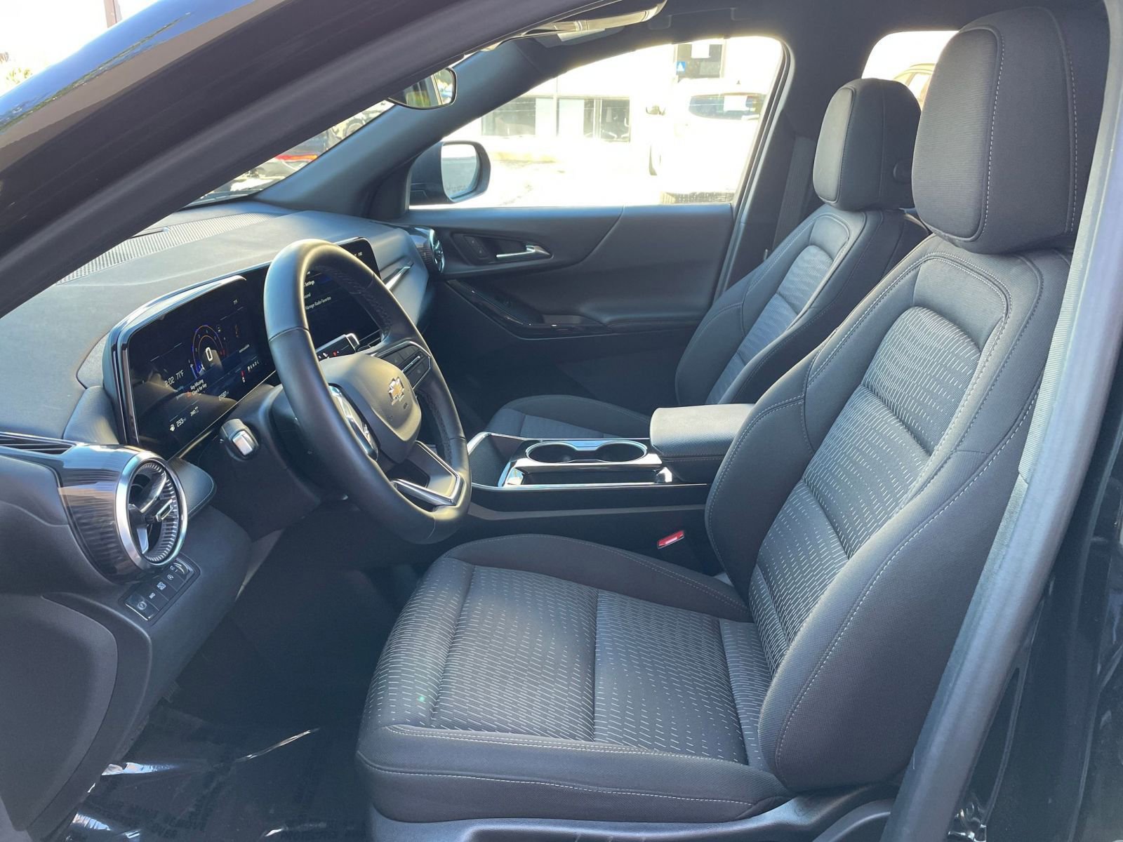 Used 2025 Chevrolet Equinox LT image 27