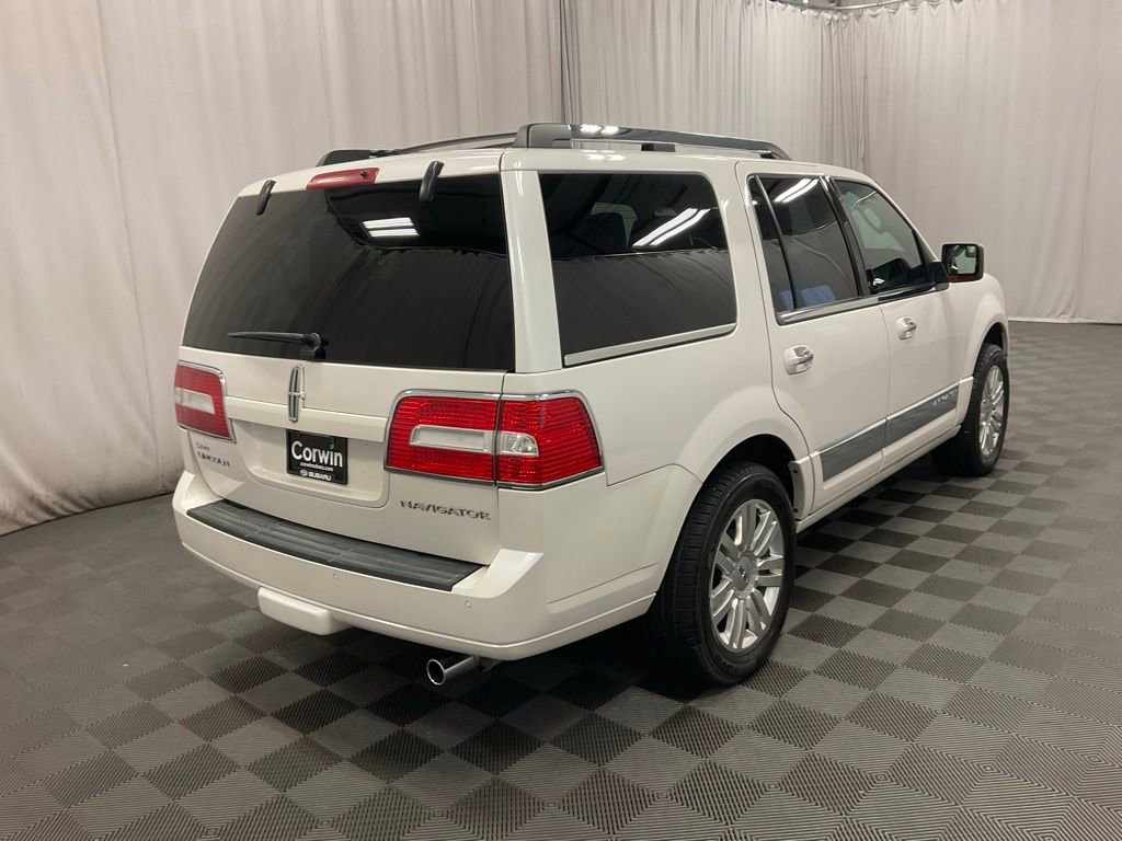Used 2014 Lincoln Navigator 4WD image 5