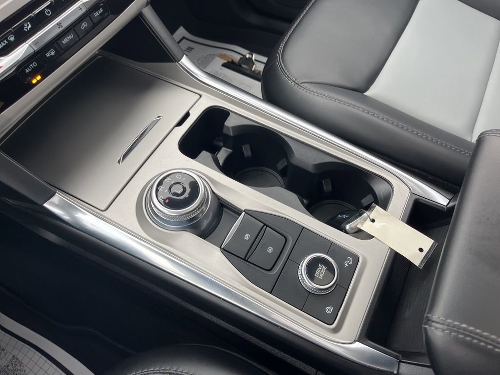 Used 2023 Ford Explorer XLT w/ Equipment Group 202A image 21