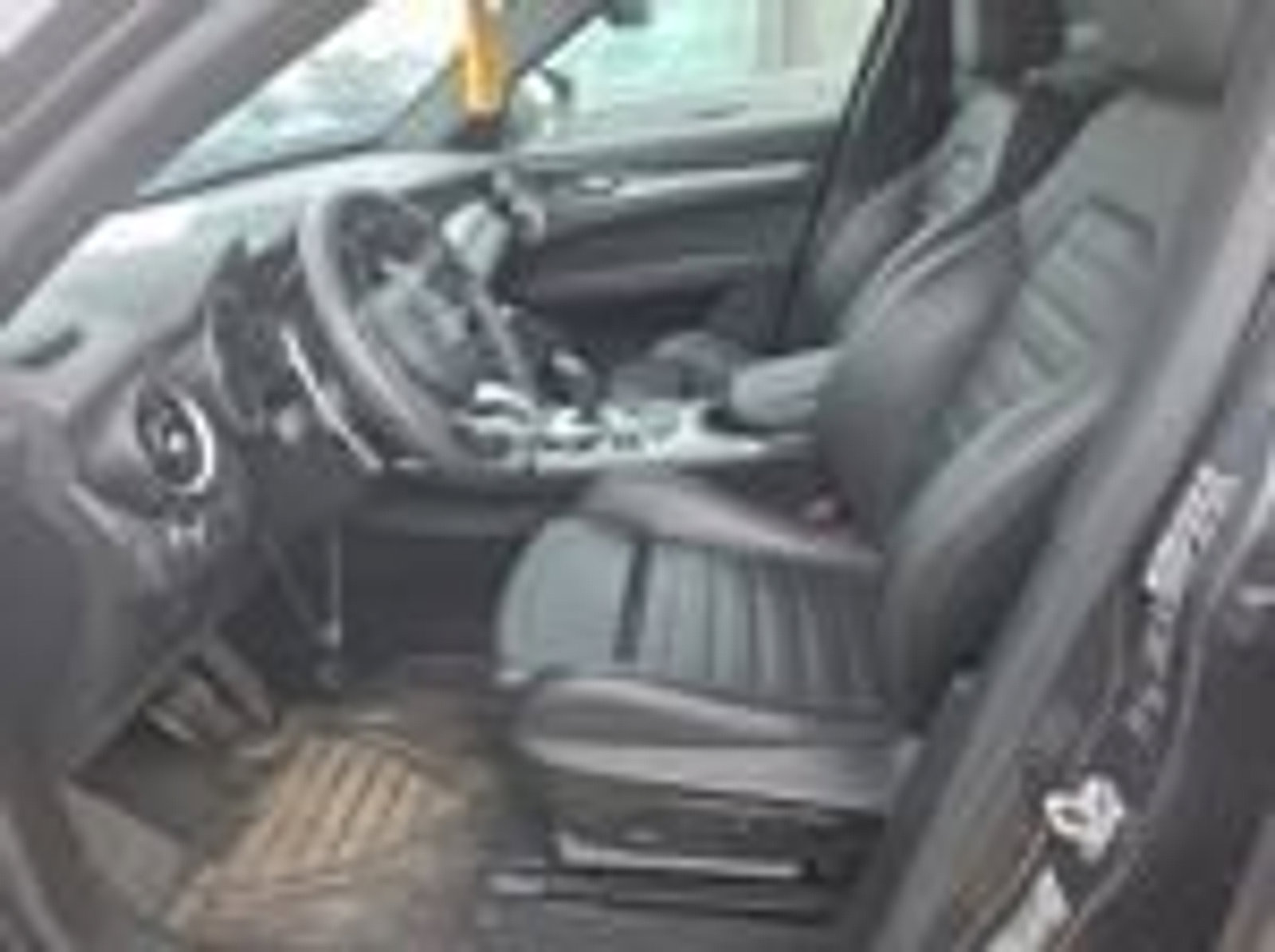 Used 2023 Alfa Romeo Stelvio Veloce image 7