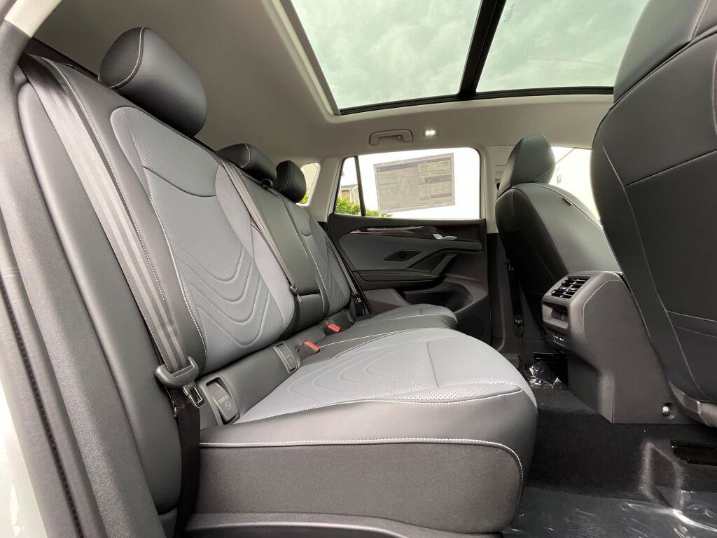 New 2026 Volkswagen Tiguan SE AWD/4WD image 14
