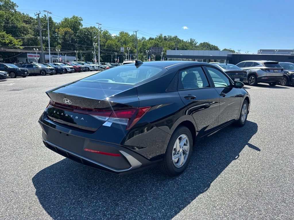 New 2026 Hyundai Elantra SE FWD image 5