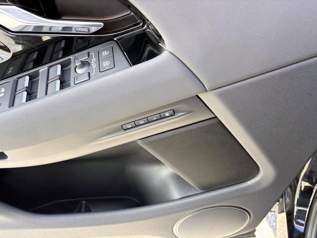 Certified 2026 Land Rover Range Rover Evoque S image 13