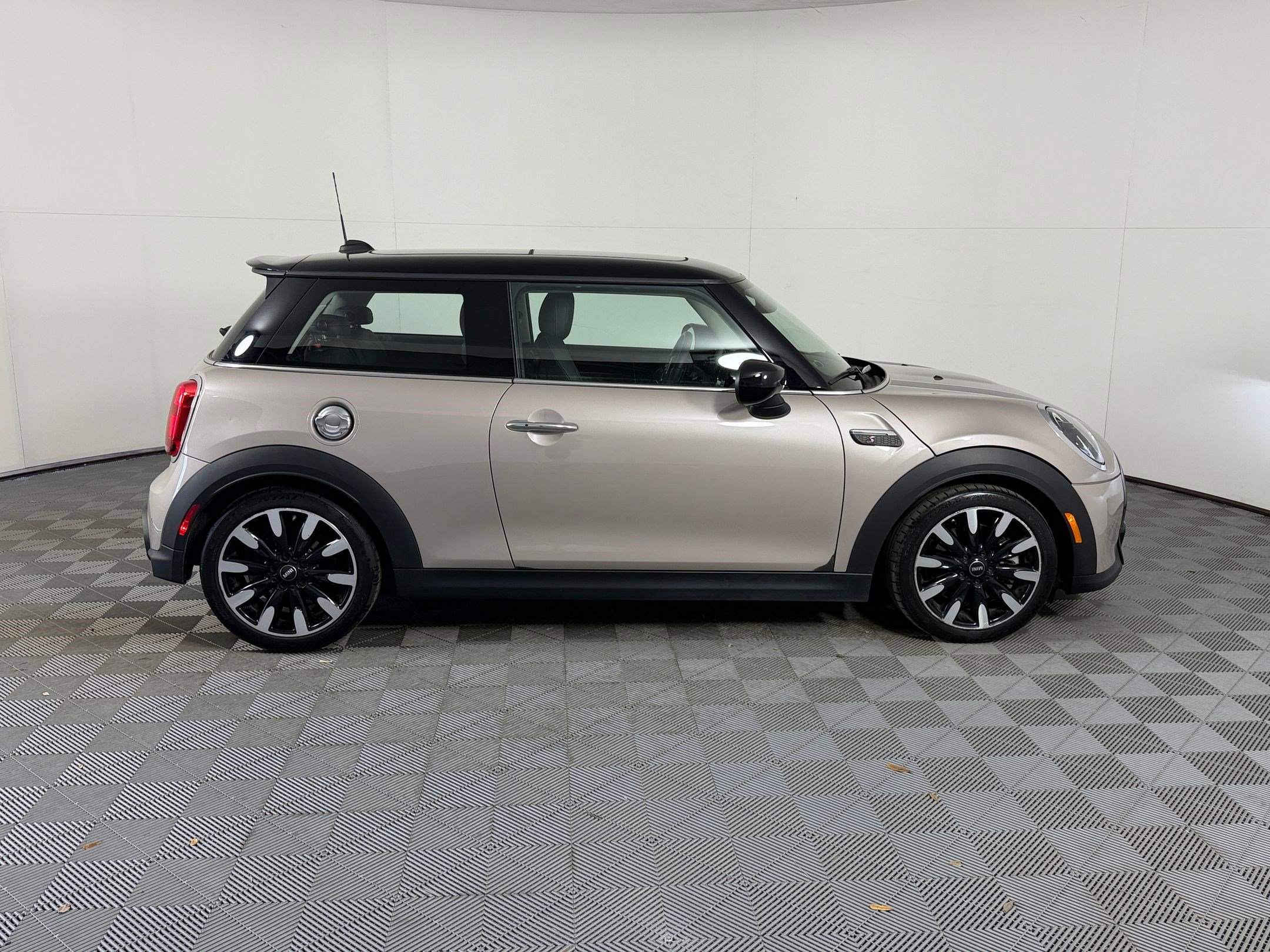 Used 2023 MINI Cooper S image 8