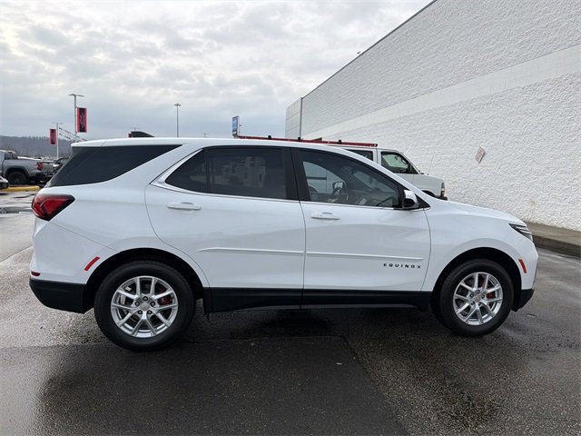 Used 2023 Chevrolet Equinox LT image 2