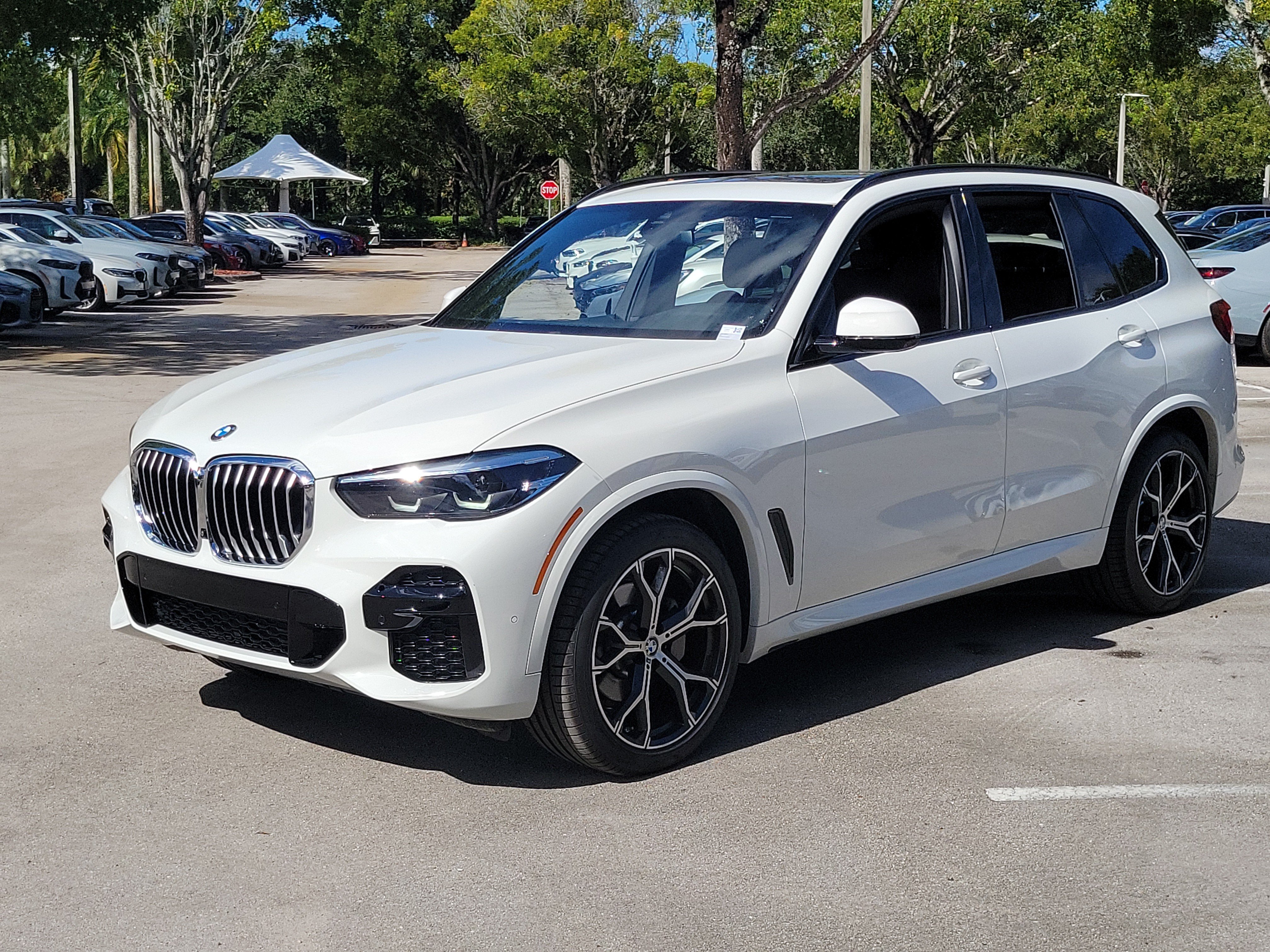 Used 2023 BMW X5 xDrive40i w/ M Sport Package AWD/4WD image 7