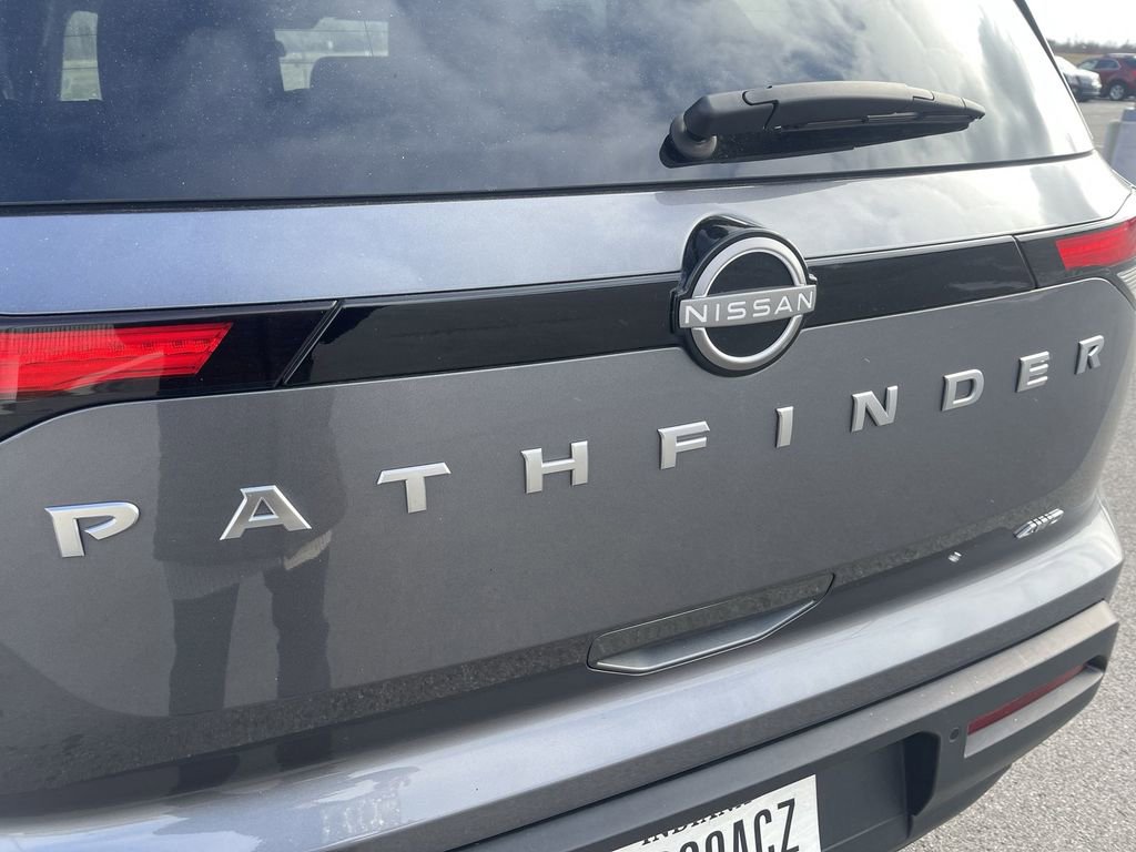 Used 2025 Nissan Pathfinder SV image 13