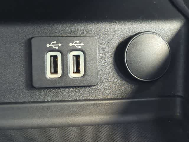 Used 2020 Ford Fusion SE FWD image 28