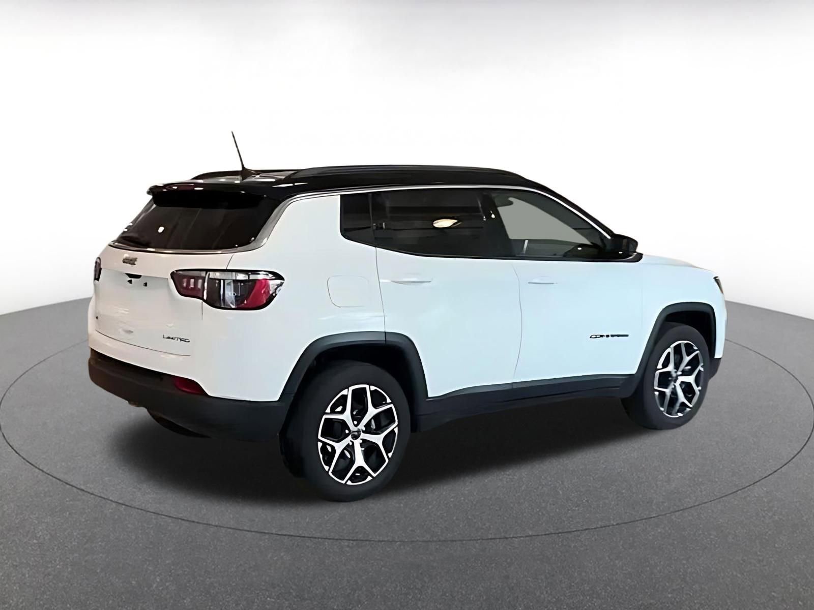 Used 2025 Jeep Compass Limited AWD/4WD image 11