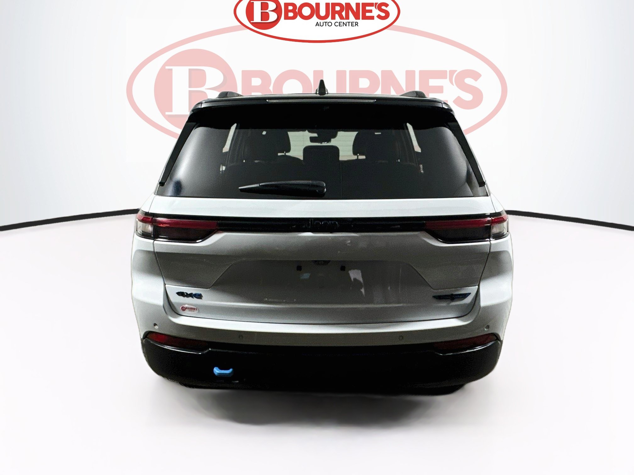 Used 2023 Jeep Grand Cherokee Trailhawk w/ Advanced Protech Group II AWD/4WD image 11