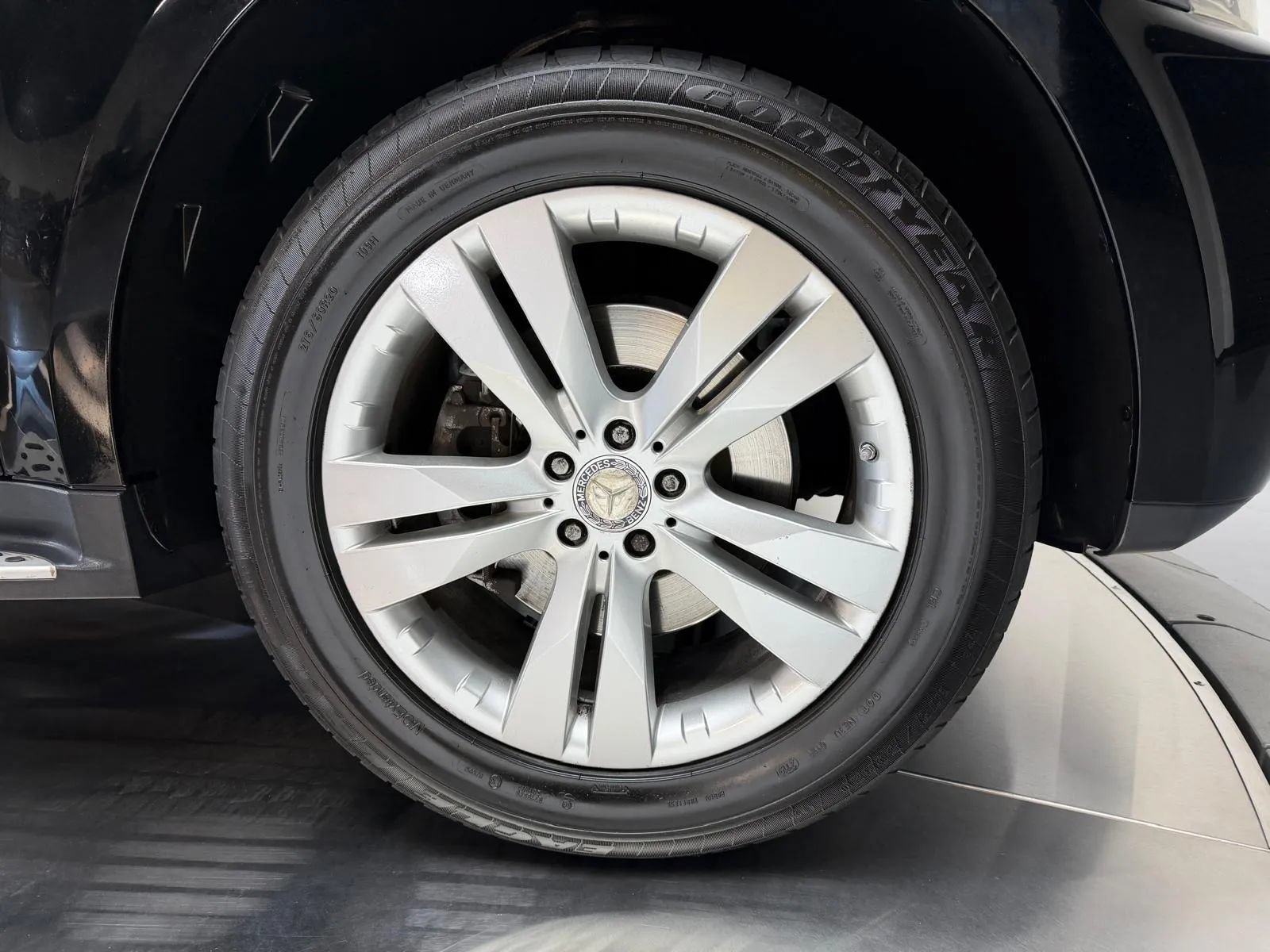 Used 2012 Mercedes-Benz GL 450 4MATIC w/ Premium 1 Pkg image 7