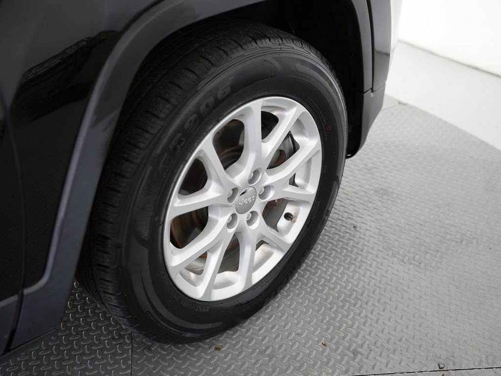 Used 2017 Jeep Cherokee Latitude w/ True North Edition image 56