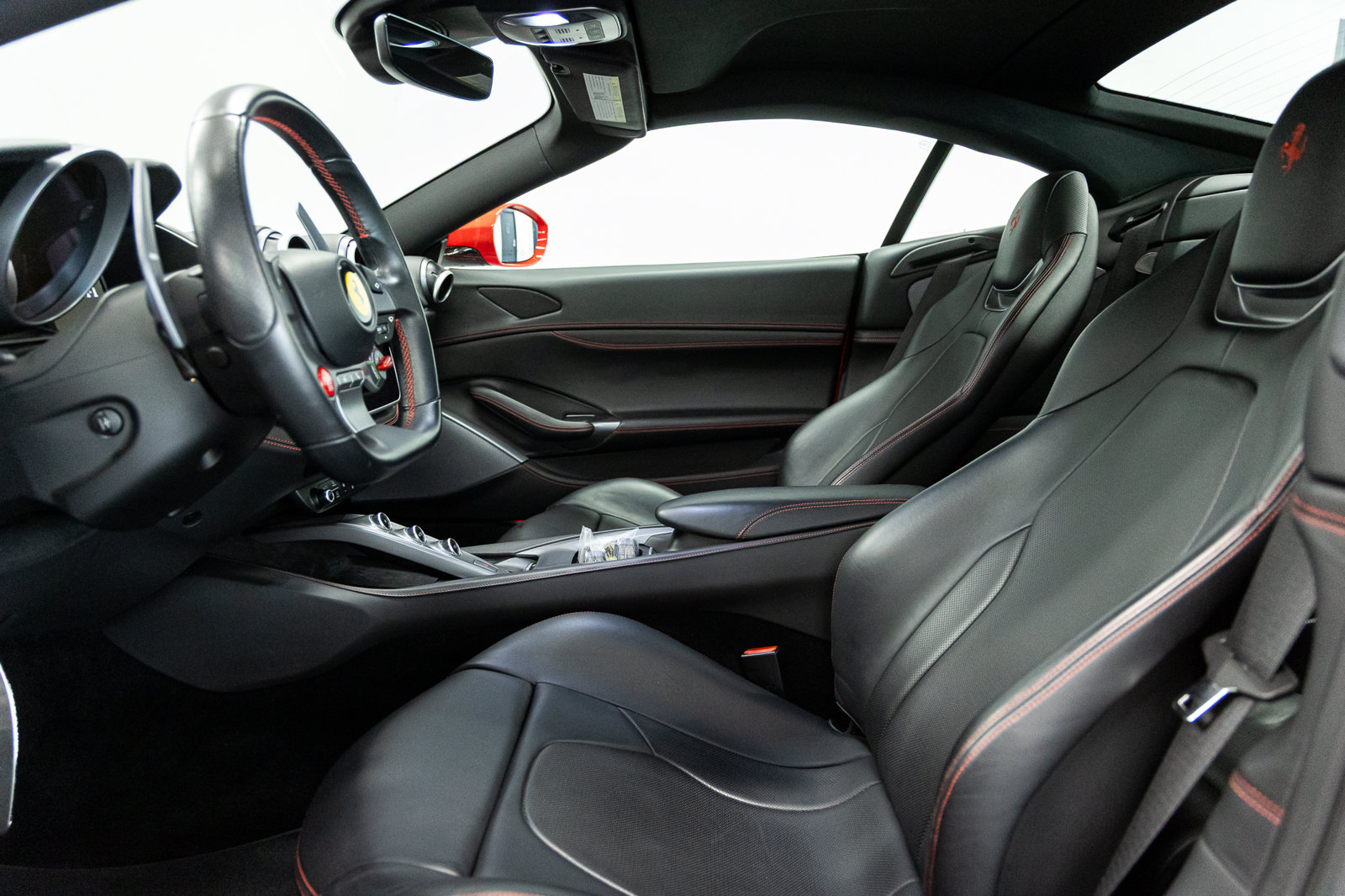 Used 2020 Ferrari Portofino RWD image 46
