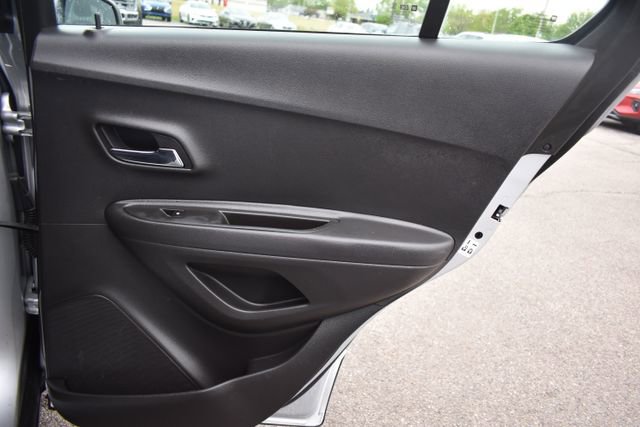 Used 2017 Chevrolet Trax LS FWD image 32
