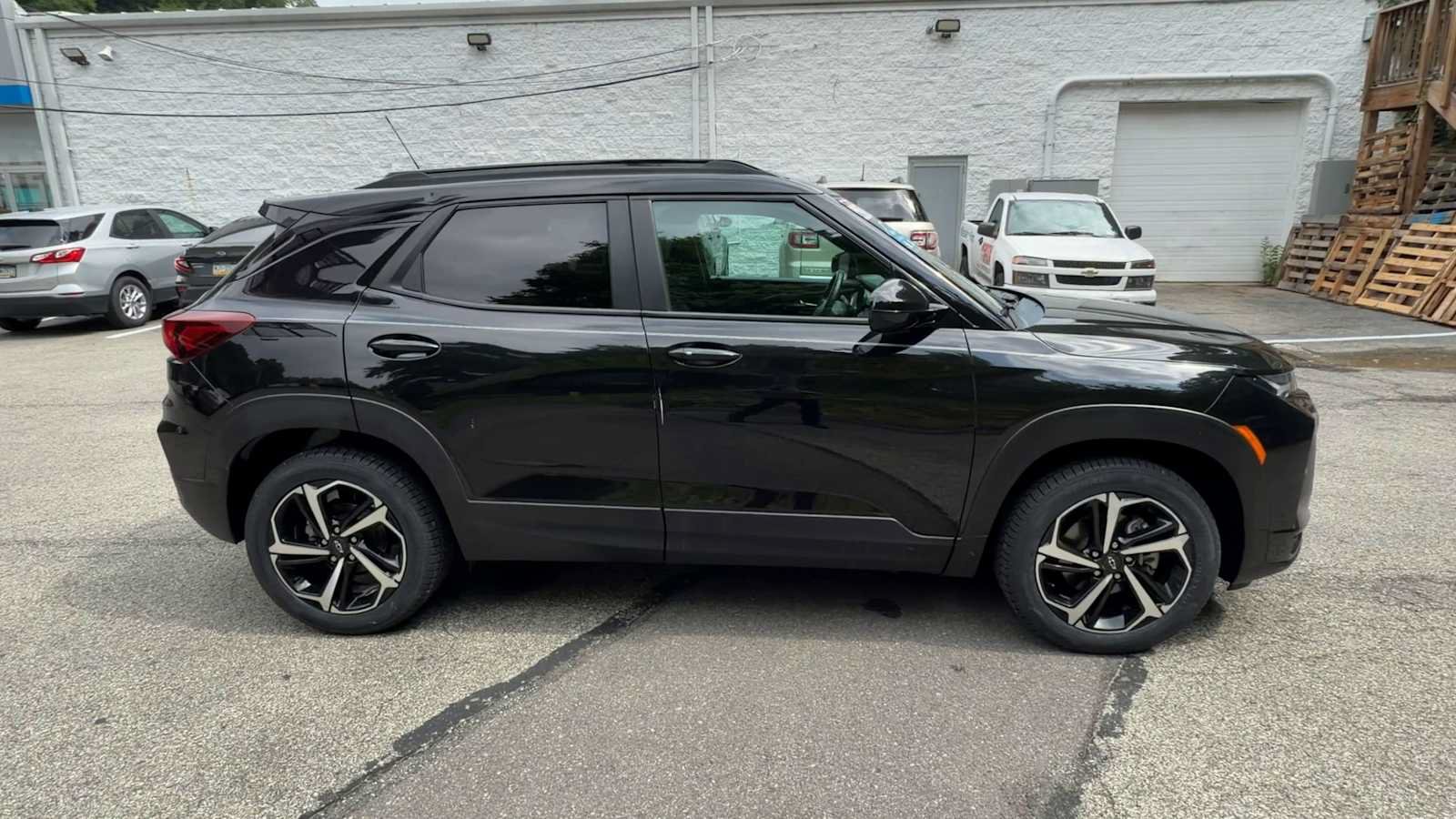 Certified 2023 Chevrolet TrailBlazer RS w/ Sun and Liftgate Package AWD/4WD image 10