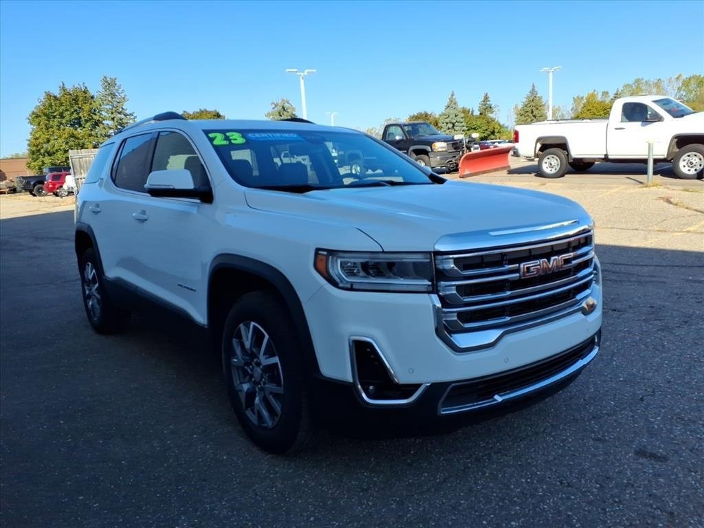 Certified 2023 GMC Acadia SLT w/ Preferred Package image 3