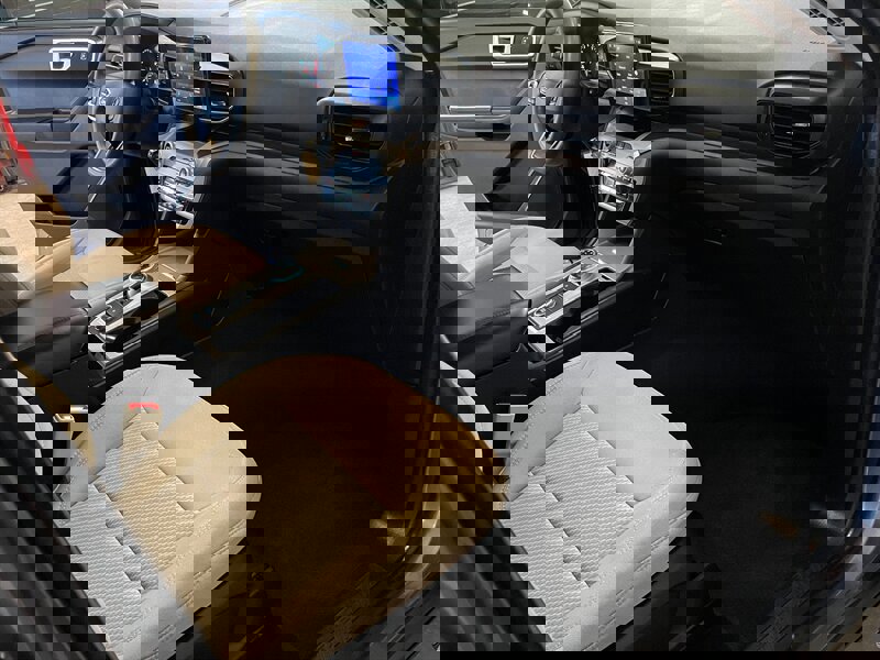 Used 2022 Ford Explorer 4WD w/ Class IV Trailer Tow Package image 26