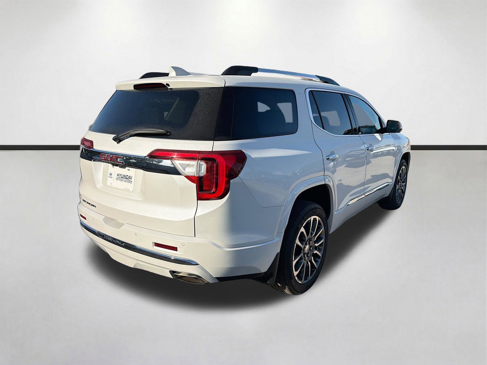 Used 2020 GMC Acadia Denali w/ Technology Package image 3