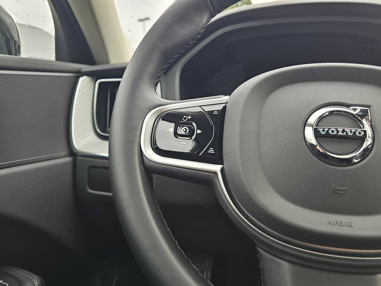 Certified 2025 Volvo XC60 B5 Plus AWD/4WD image 32