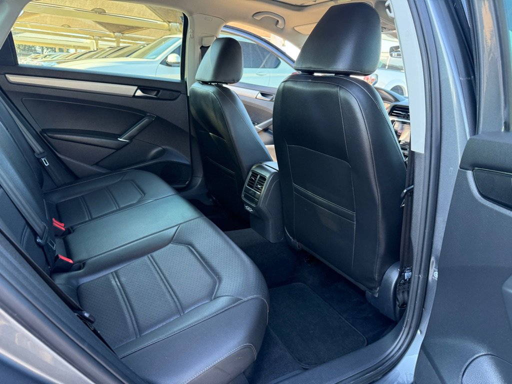 Used 2021 Volkswagen Passat 2.0T SE FWD image 15