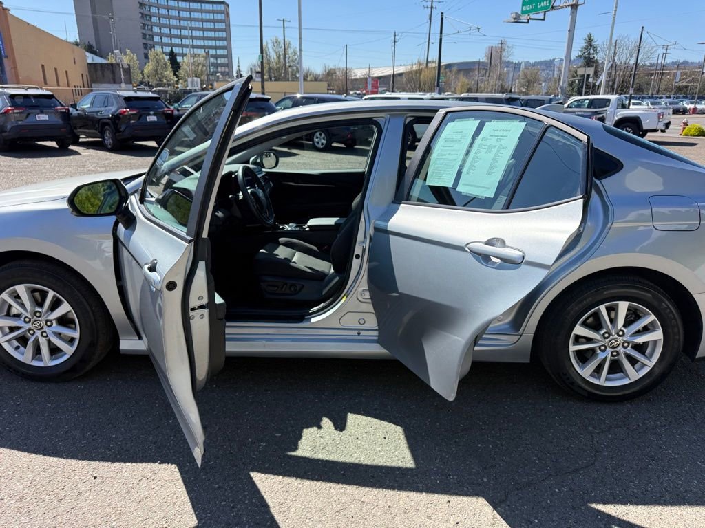 Used 2025 Toyota Camry LE w/ Convenience Package image 17
