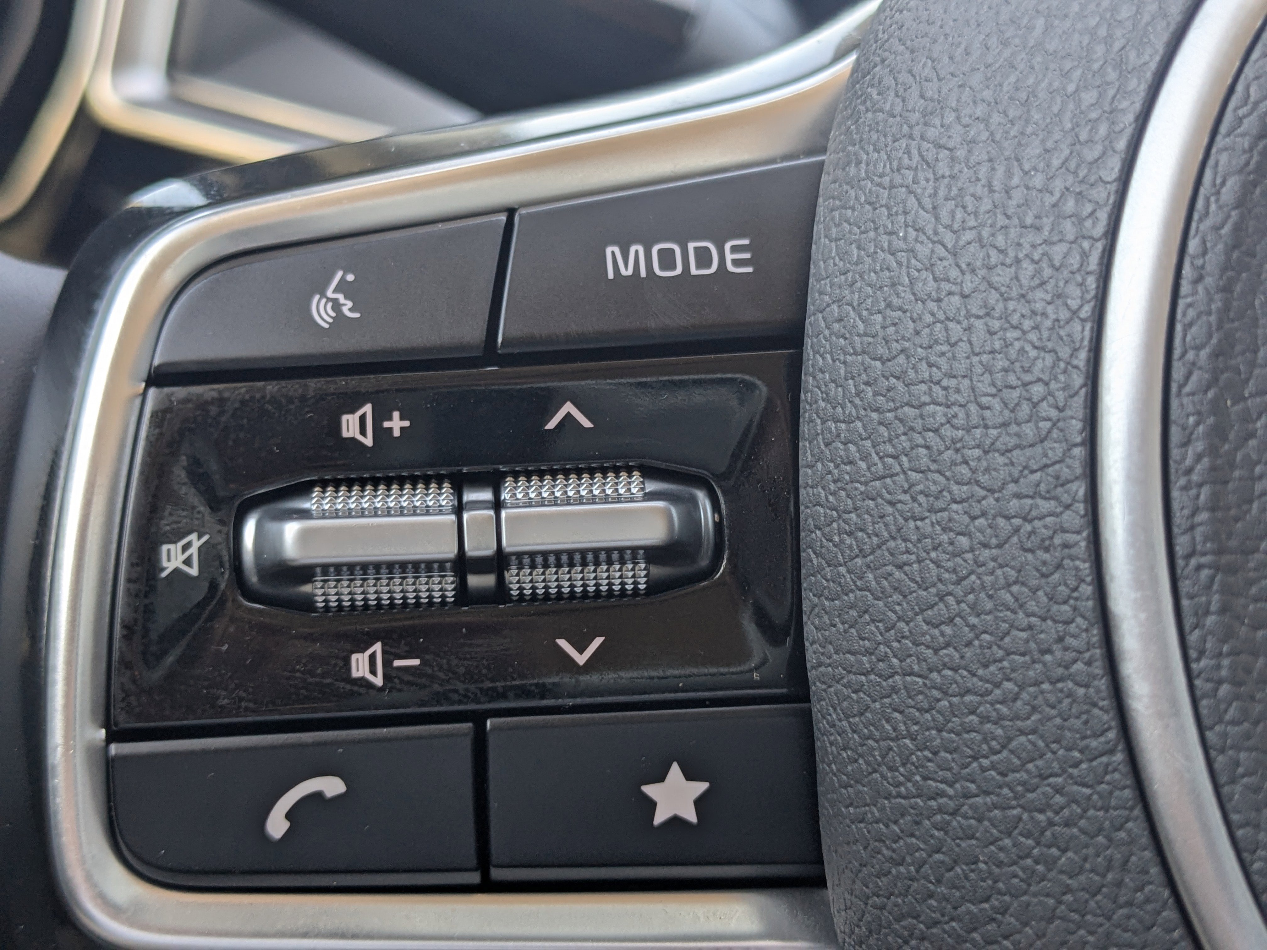 Certified 2025 Kia Sorento S w/ Panoramic Sunroof Package image 32