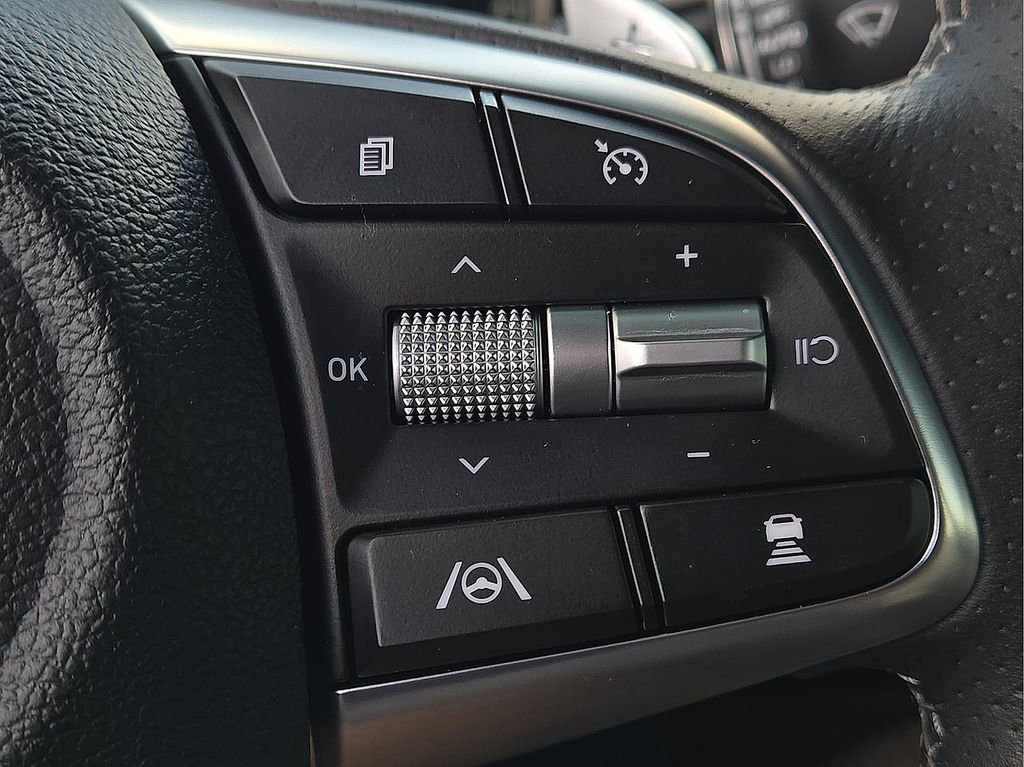 Used 2022 Genesis G70 3.3T w/ Sport Prestige Package image 18