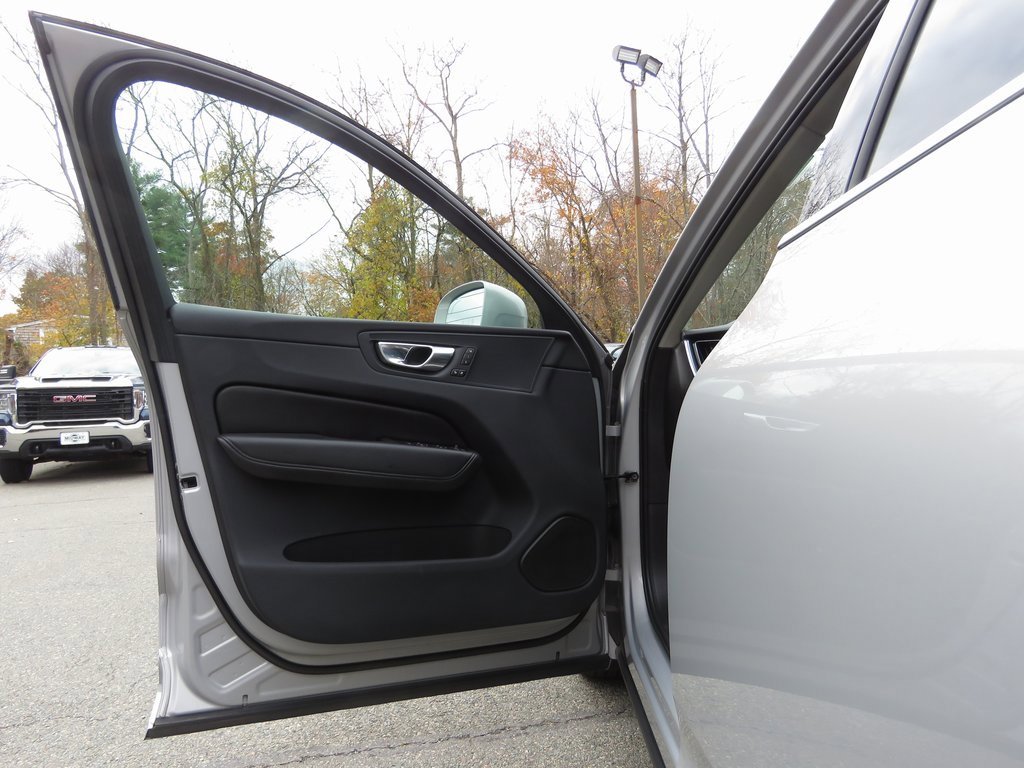 Used 2023 Volvo XC60 B5 Core w/ Climate Package image 10