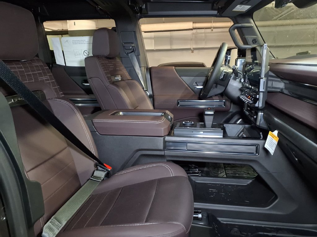 New 2026 GMC Hummer EV SUV w/ LPO, Illumination Package AWD/4WD image 6