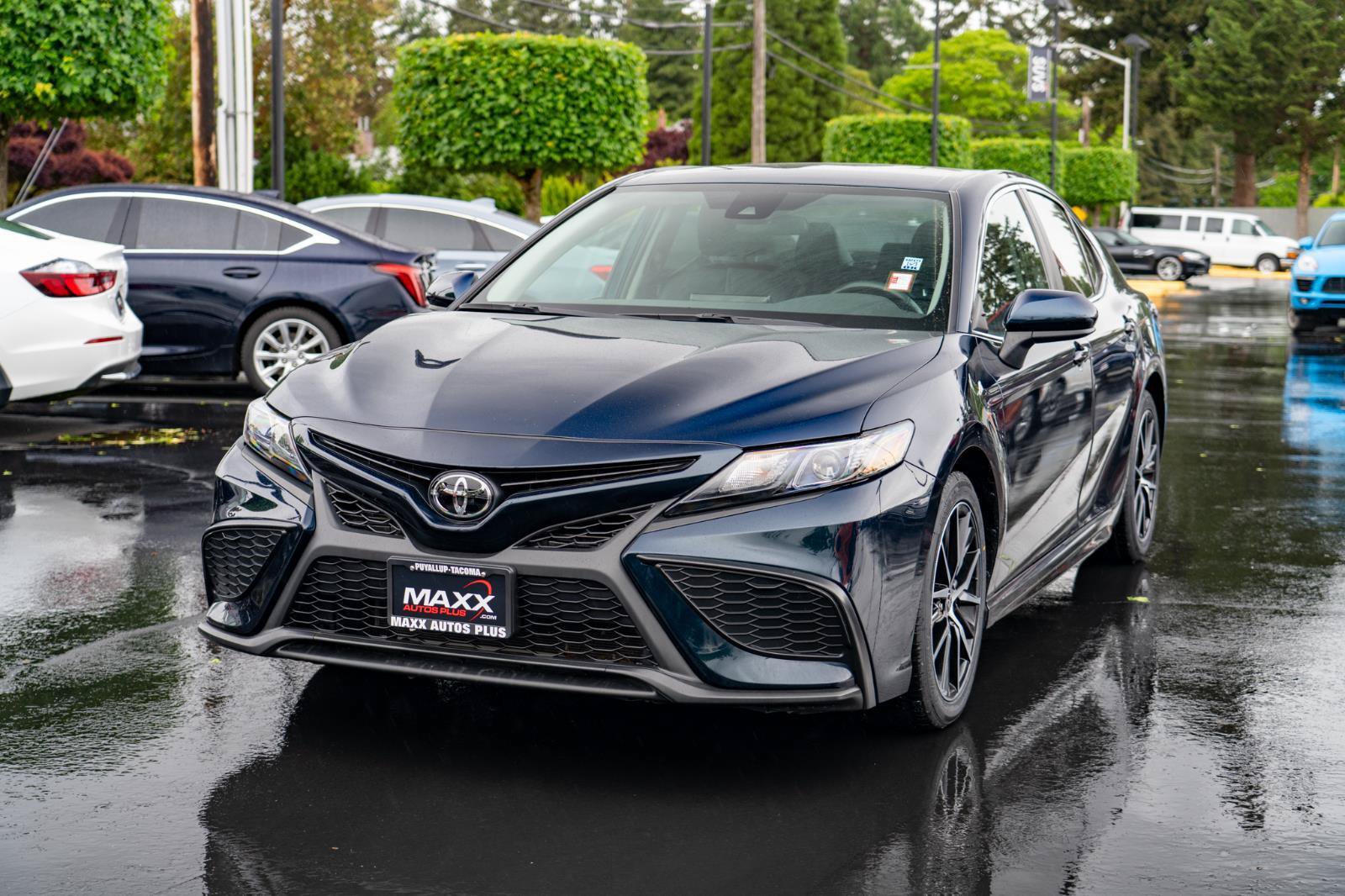 Used 2021 Toyota Camry SE FWD image 4