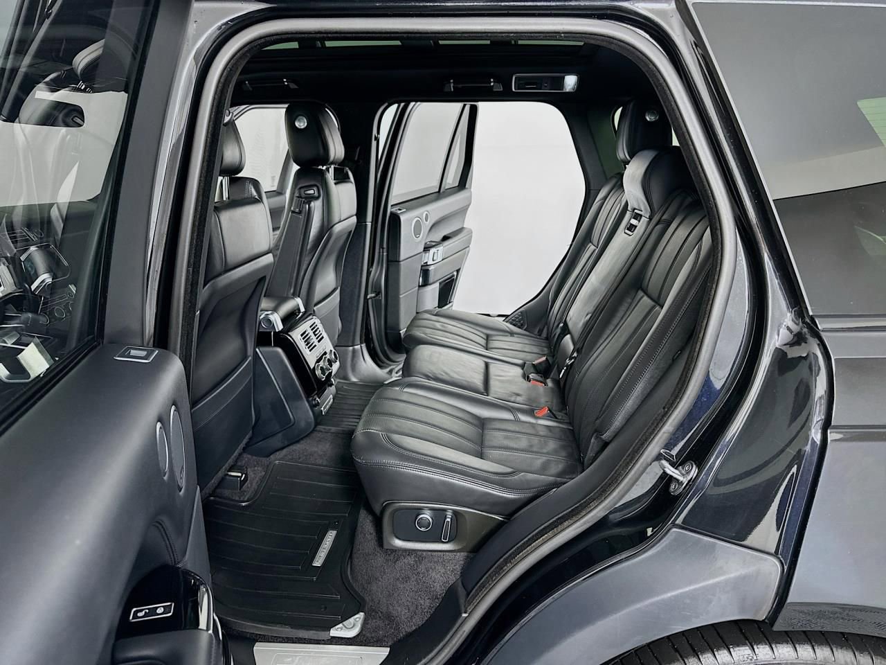 Used 2016 Land Rover Range Rover Supercharged image 32