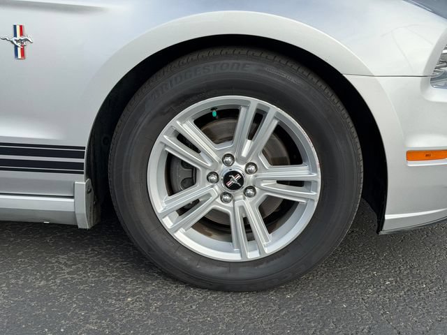 Used 2013 Ford Mustang Convertible RWD image 10