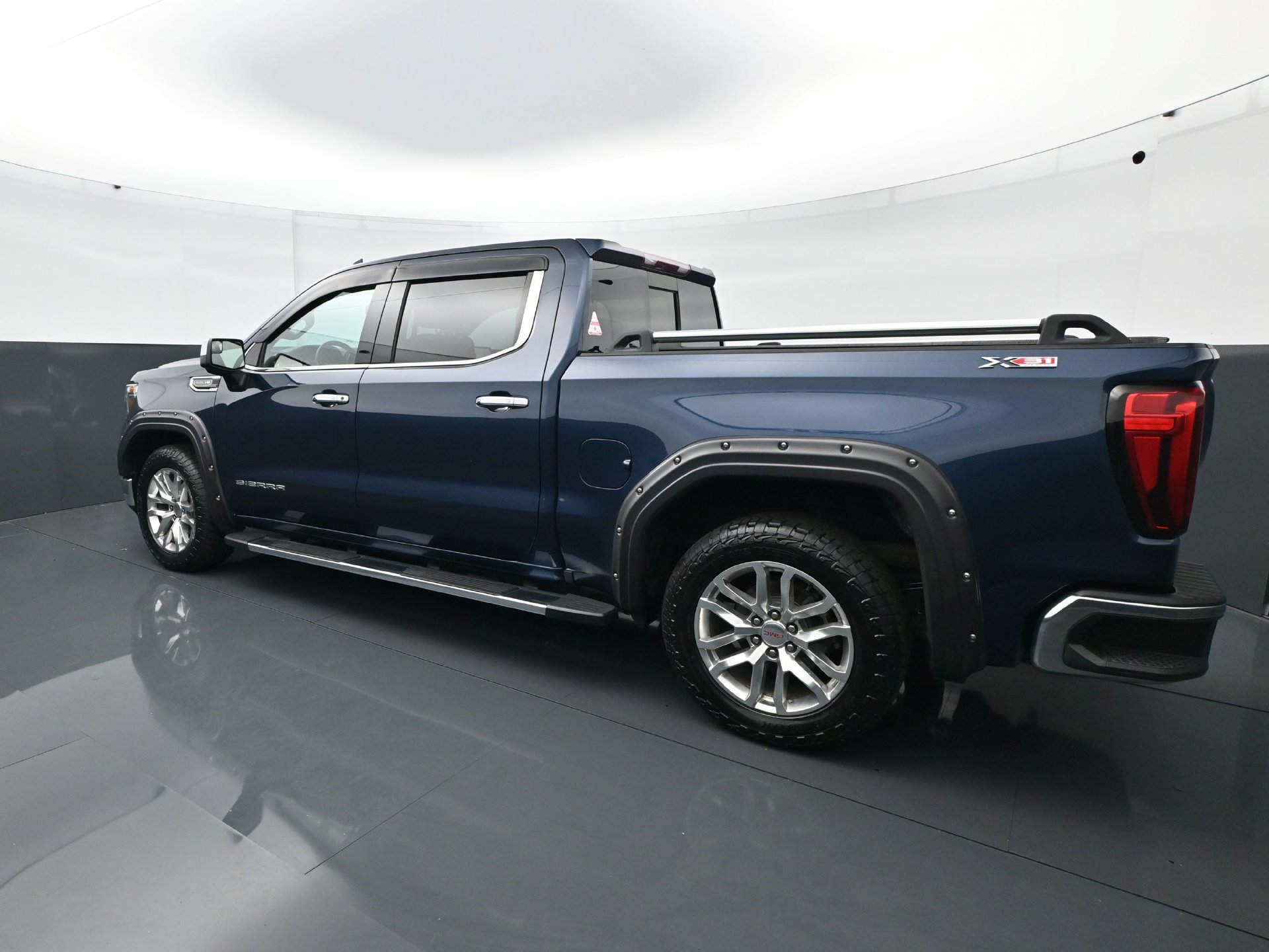 Used 2020 GMC Sierra 1500 SLT w/ SLT Premium Package AWD/4WD image 4