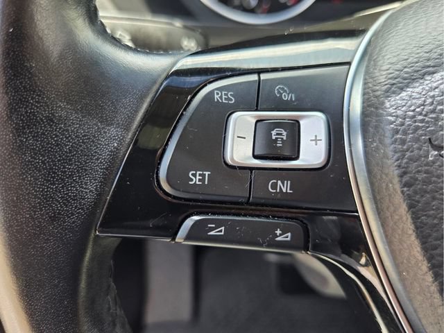 Used 2018 Volkswagen Tiguan SEL FWD image 29