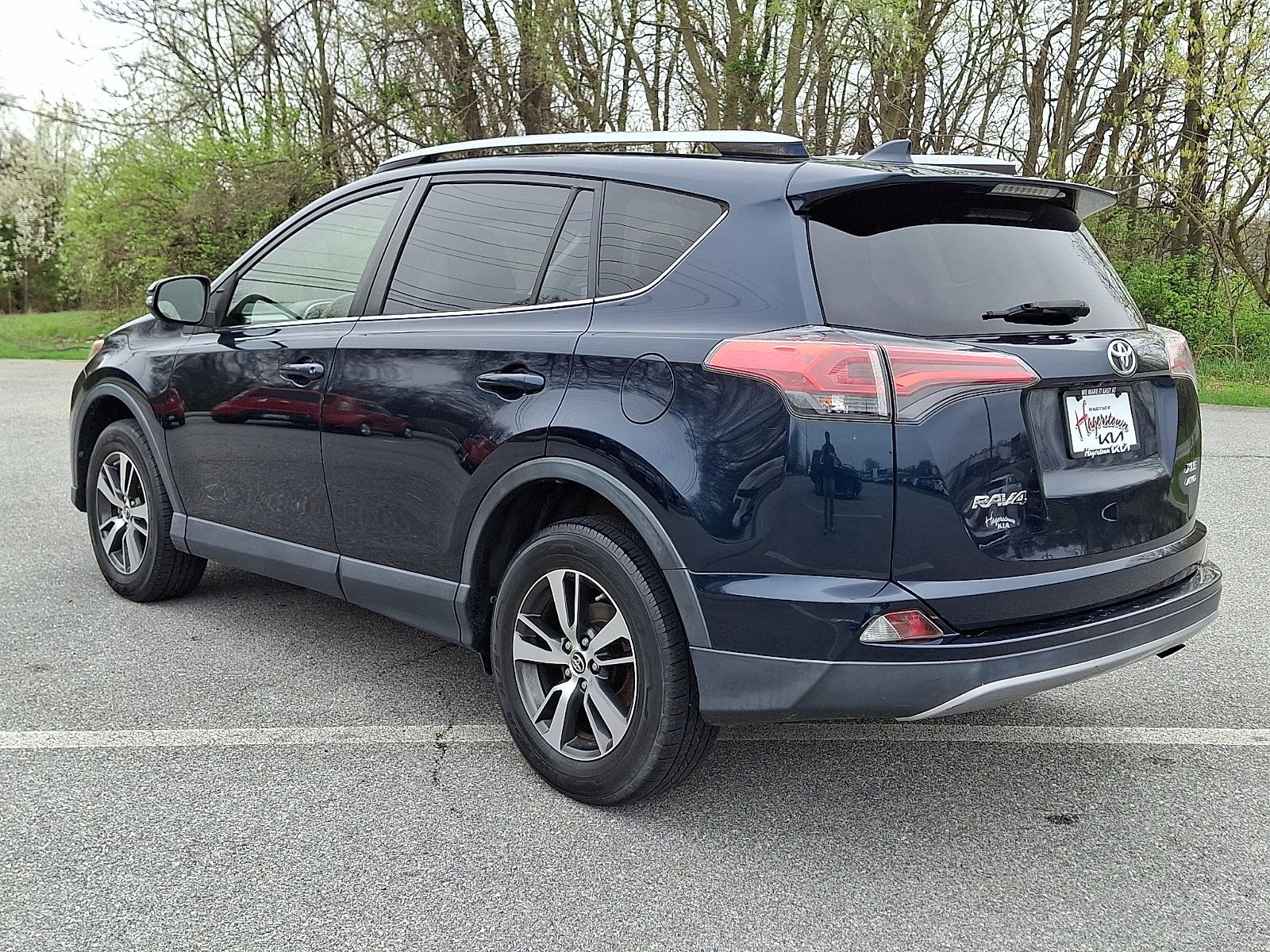 Used 2017 Toyota RAV4 XLE image 4