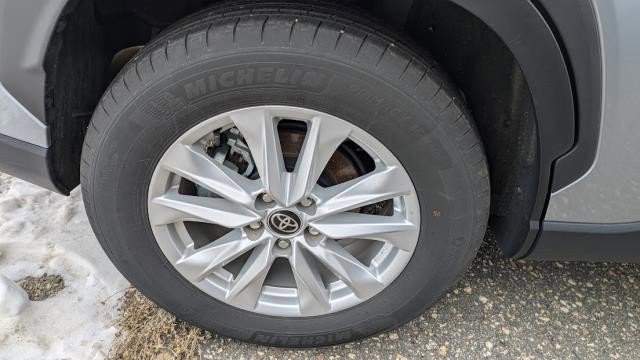 Used 2025 Toyota Corolla Cross LE image 23