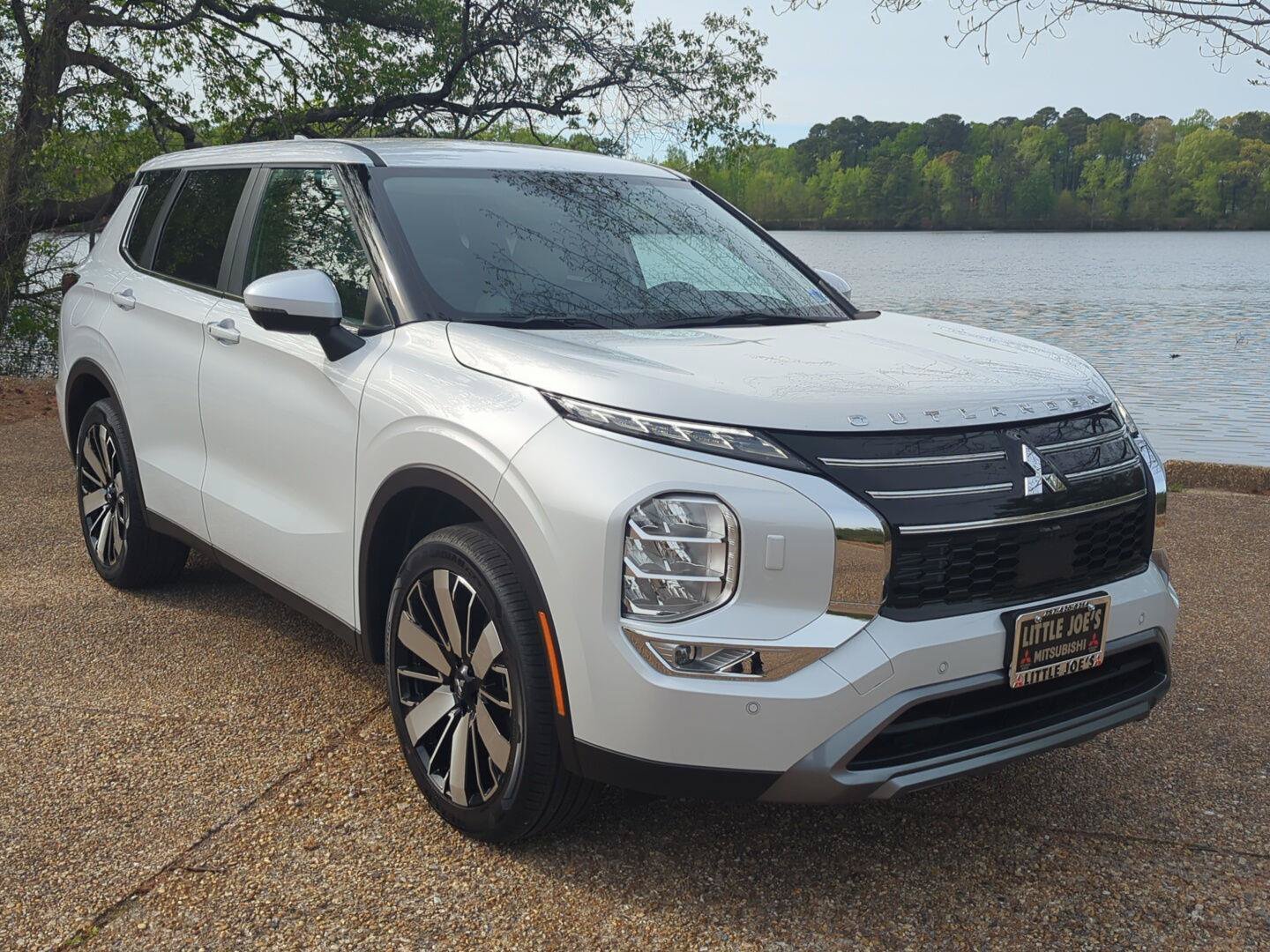 New 2026 Mitsubishi Outlander SE