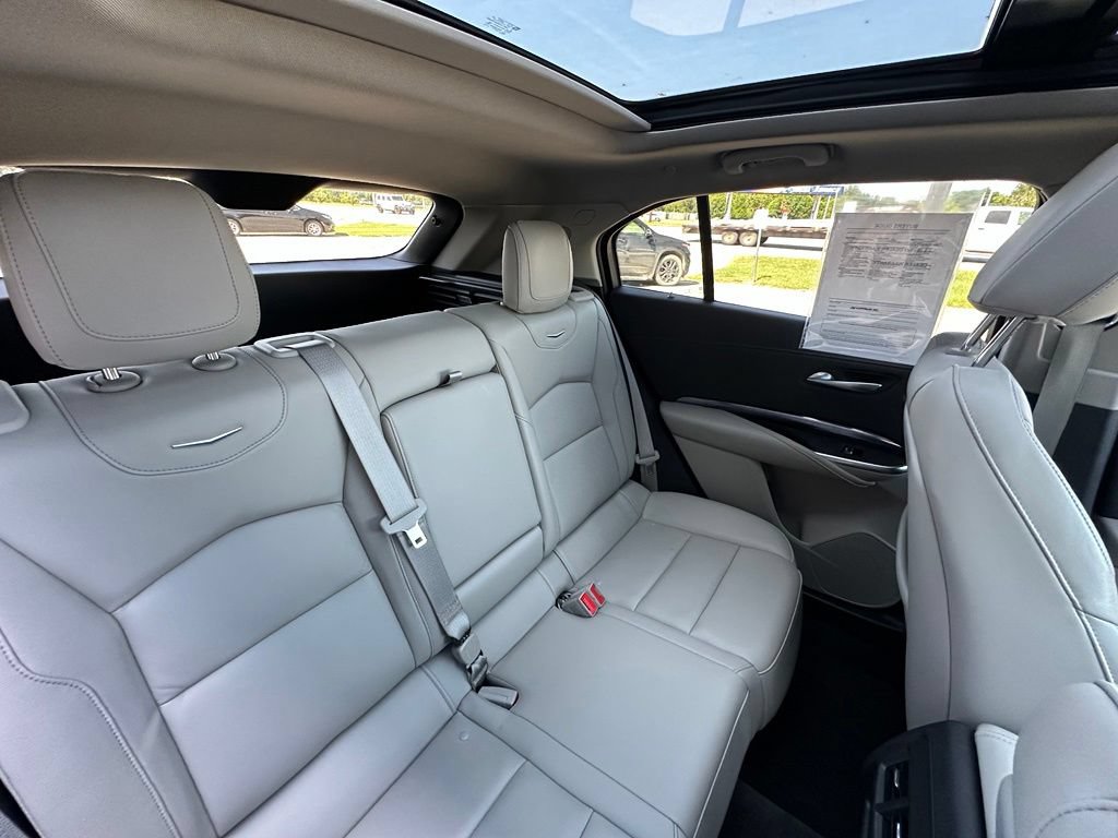 Used 2022 Cadillac XT4 Luxury w/ Cold Weather Package FWD image 19