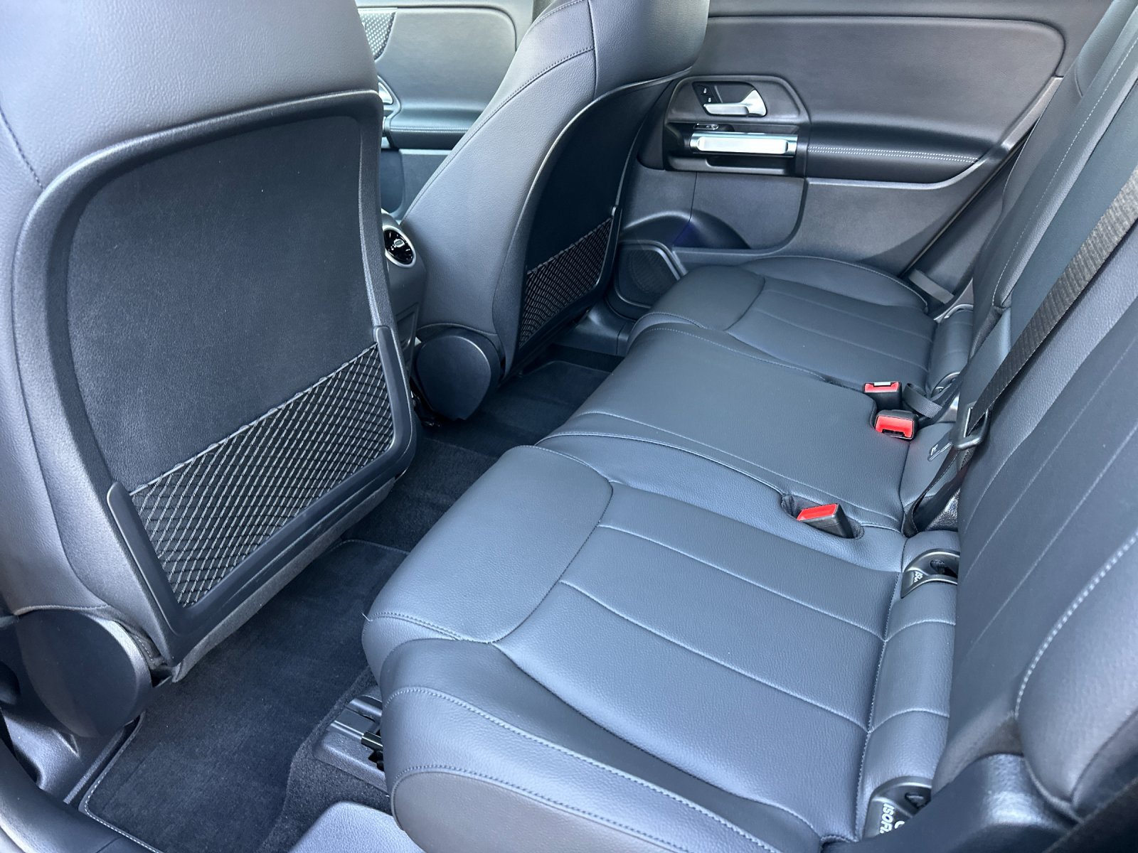 Used 2025 Mercedes-Benz GLB 250 4MATIC image 12