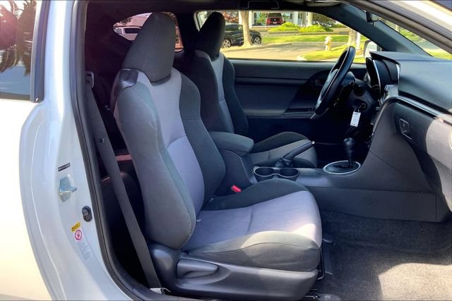Used 2015 Scion tC FWD image 7