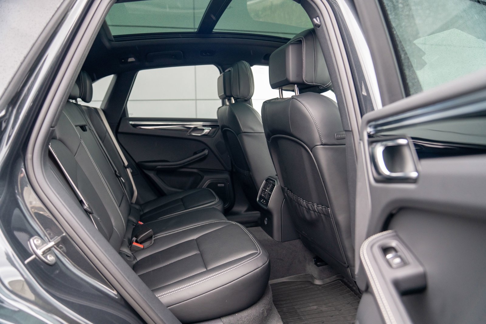 New 2026 Porsche Macan AWD/4WD image 25