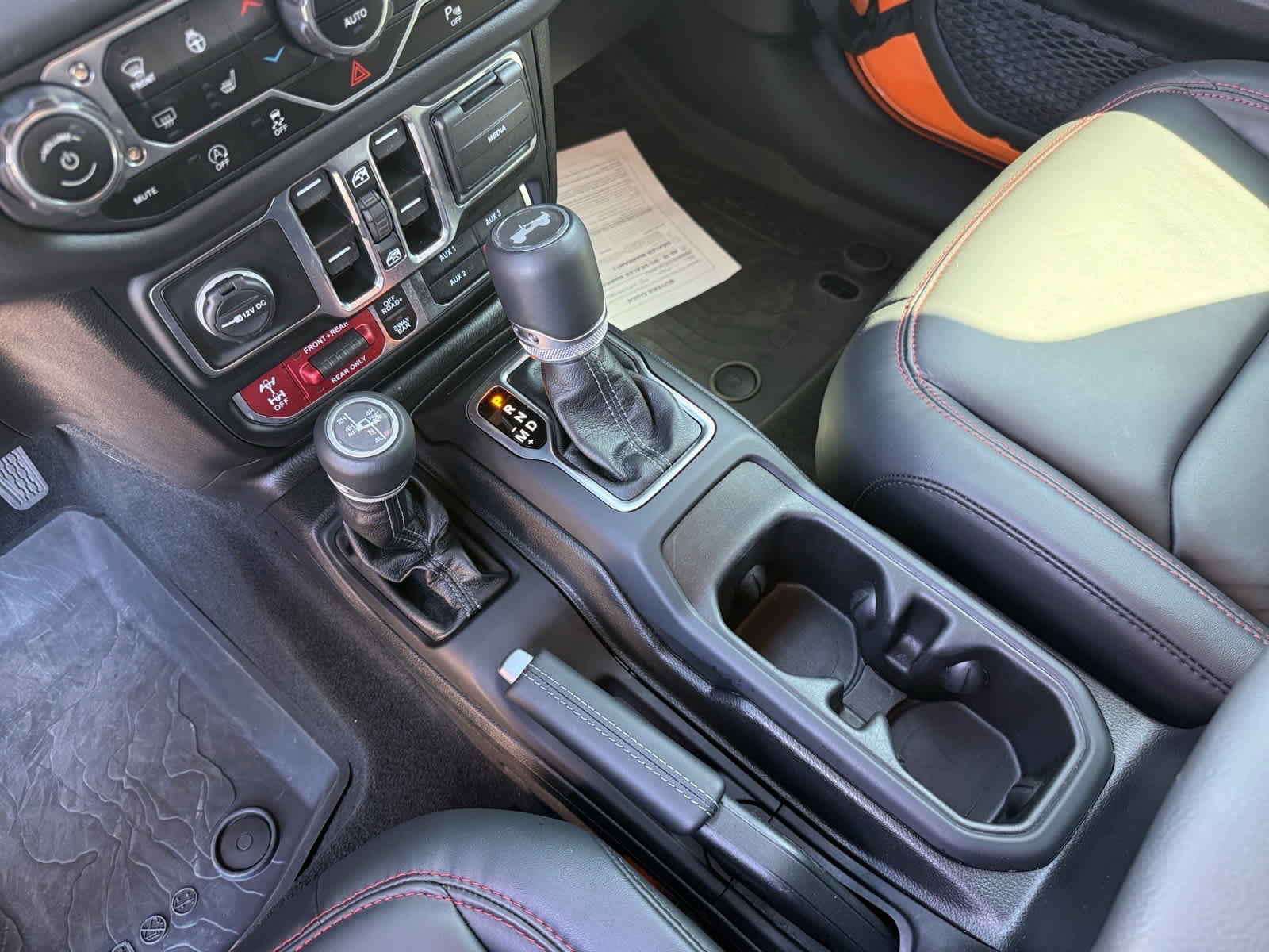 Used 2025 Jeep Wrangler Unlimited Rubicon AWD/4WD image 22