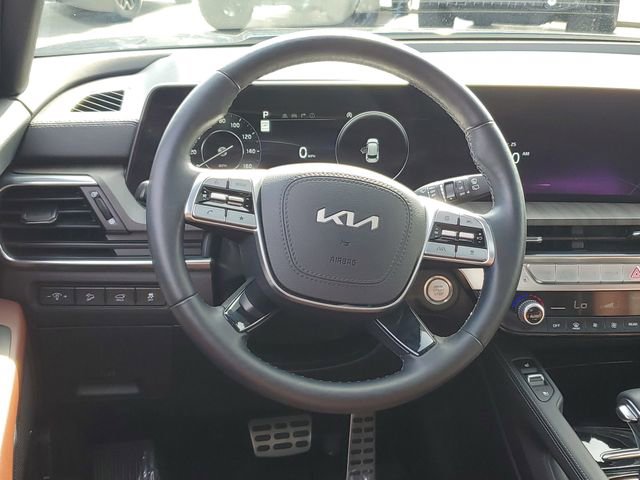 Used 2024 Kia Telluride SX w/ Towing Package image 15