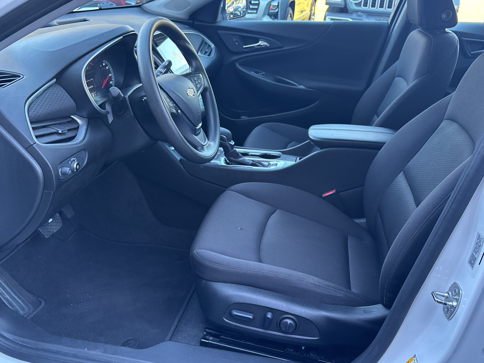 Used 2025 Chevrolet Malibu LT FWD image 12