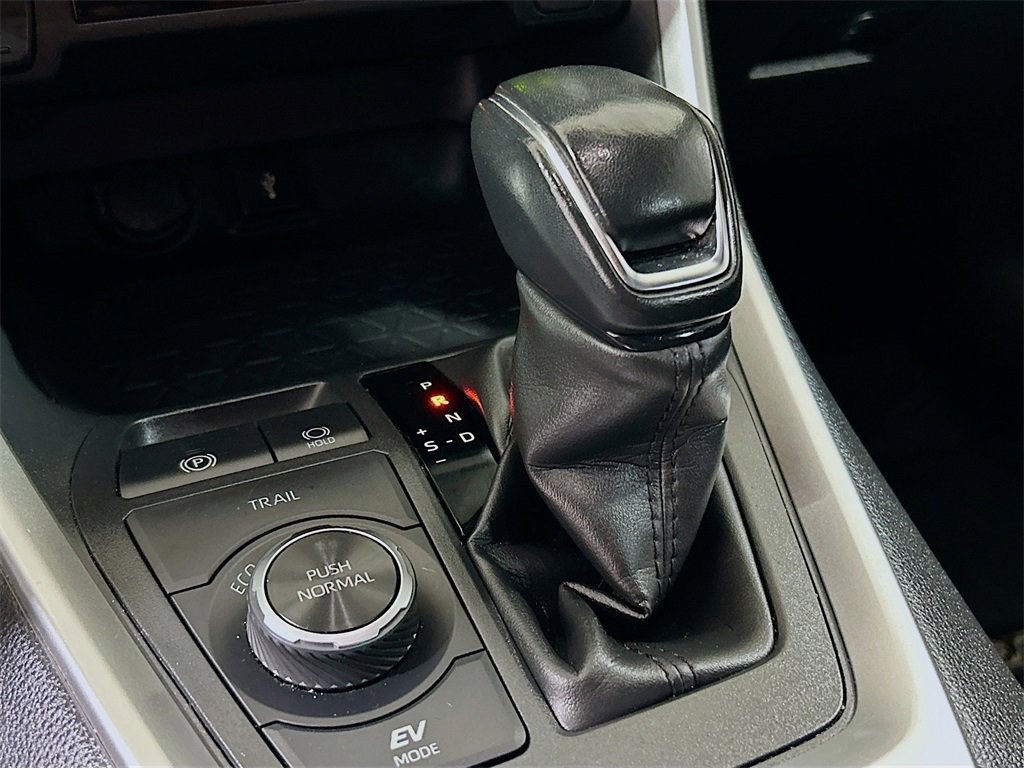 Used 2022 Toyota RAV4 SE image 14