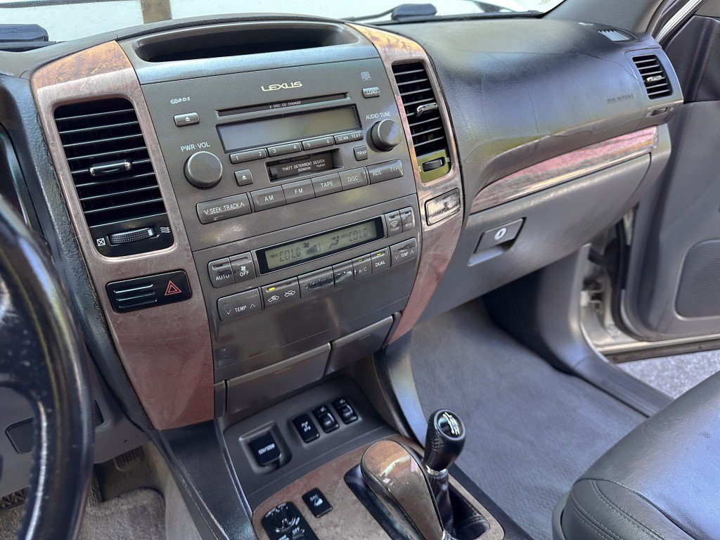 Used 2004 Lexus GX 470 w/ Preferred Accessory Pkg AWD/4WD image 21