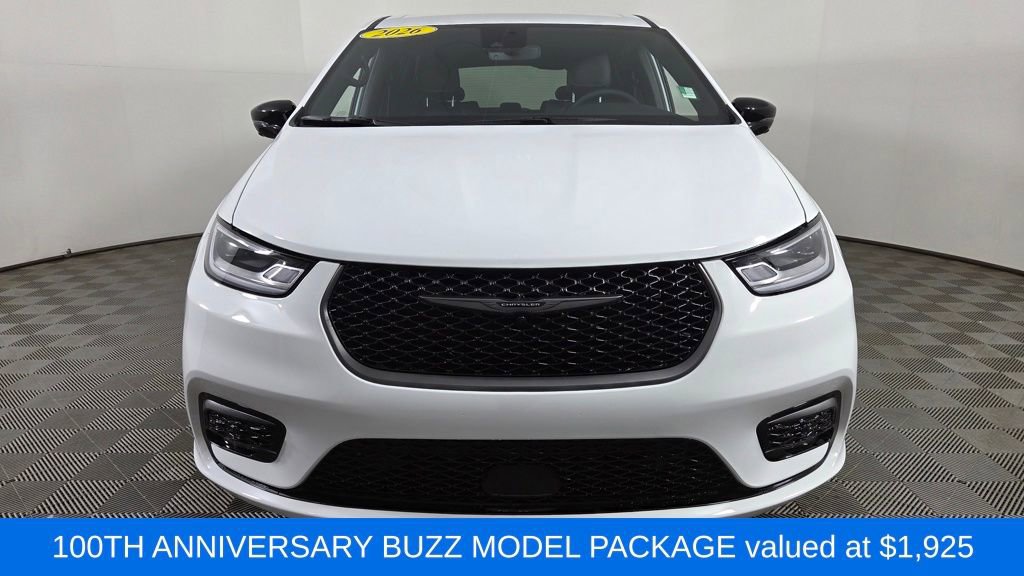 Used 2026 Chrysler Pacifica Select image 2