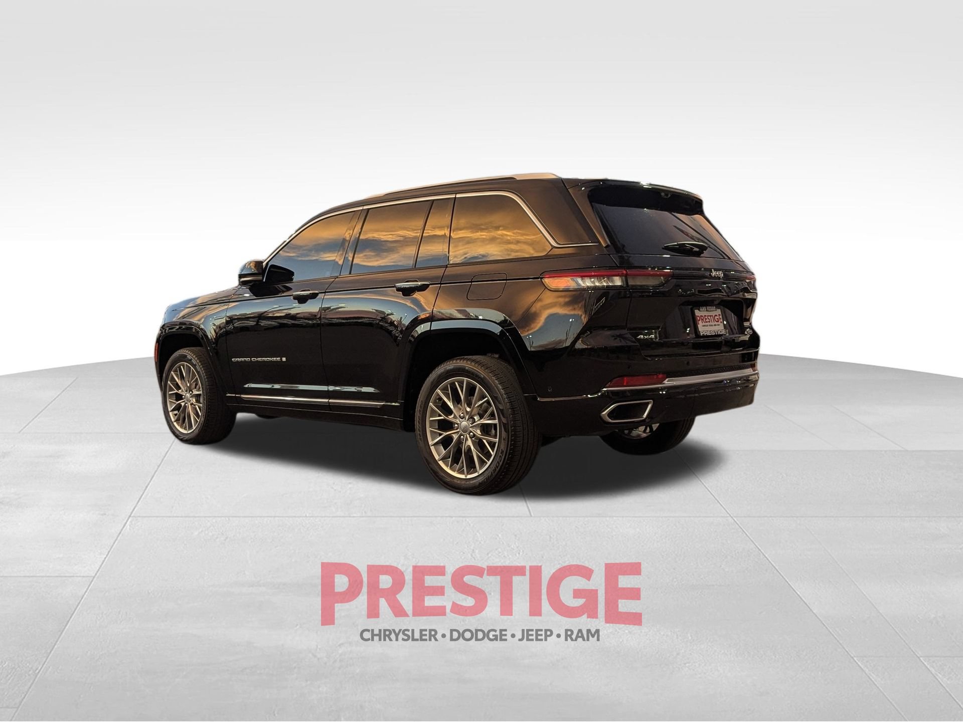 Used 2024 Jeep Grand Cherokee Summit w/ Adv Protech Group IV AWD/4WD image 11