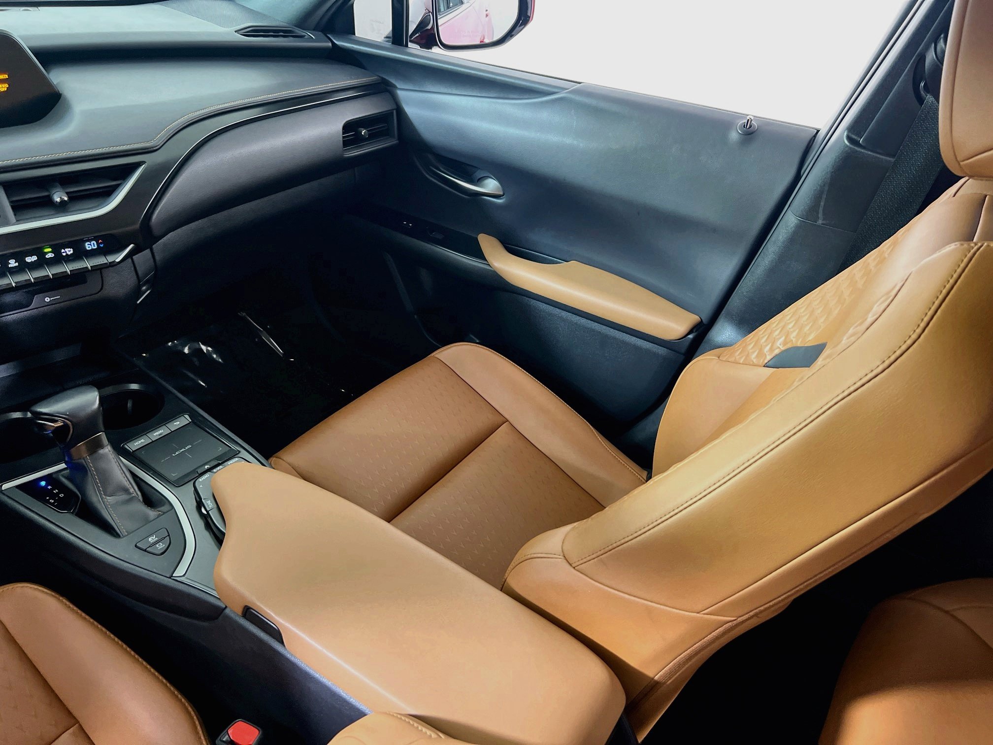 Used 2020 Lexus UX 250h w/ Accessory Package 2 AWD/4WD image 21