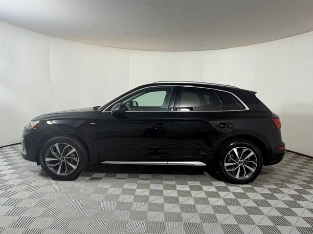 Used 2023 Audi Q5 2.0T Premium w/ Convenience Package image 3